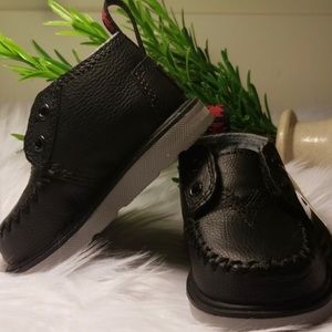 NEW Toms tiny chukka boots